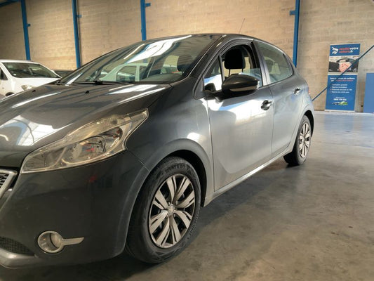 Peugeot 208 1.6 HDi Active Auto Ecole 2015 – снимка 2