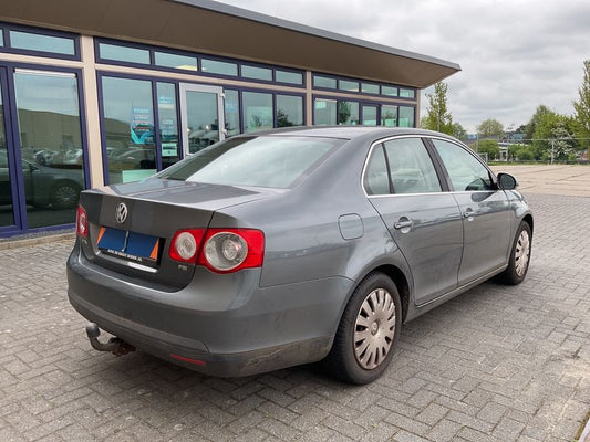 Volkswagen Jetta 1.6 FSI Comfortline 2007 – снимка 2
