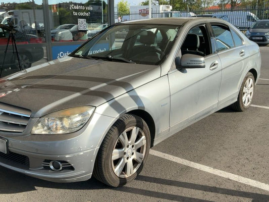 Mercedes-Benz C-Klasse C 220 CDI BlueEfficiency Avantgarde 2010 – снимка 2