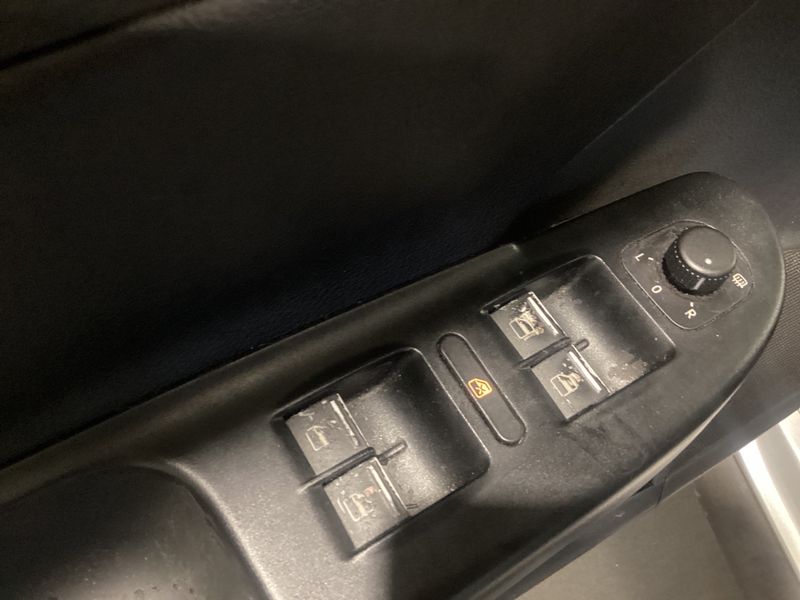 Volkswagen Passat 2.0 TDI Highline 2005 – снимка 24