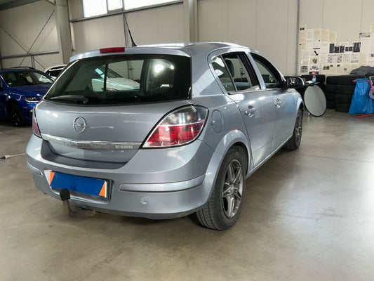 Opel Astra 1.7 CDTI Selection 2011 – снимка 2