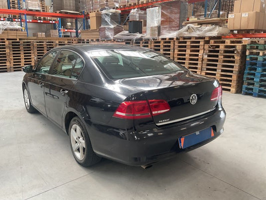 Volkswagen Passat 1.6 TDI Trendline BlueMotion Tech 2011 – снимка 2