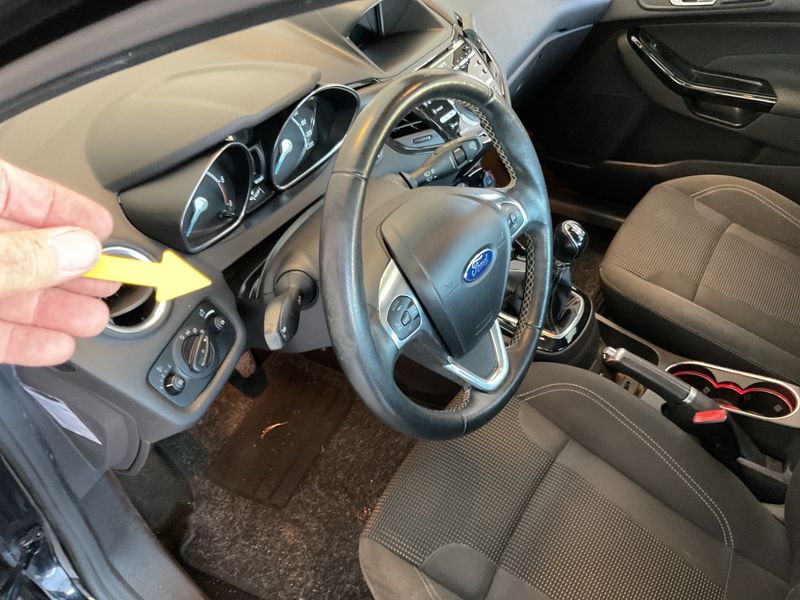 Ford Fiesta 1.5 TDCi Titanium 2015 – снимка 21