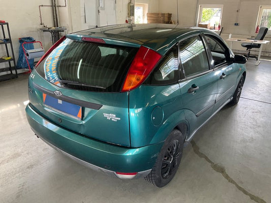 Ford Focus 1.8 Ambiente 2001 – снимка 2