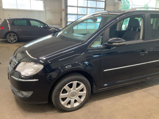 Volkswagen Touran 2.0 TDI Highline 2010 – снимка на щета 2