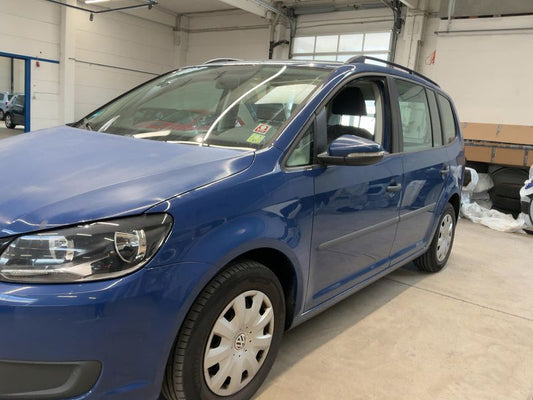 Volkswagen Touran 1.6 TDI Trendline 2011 – снимка 2