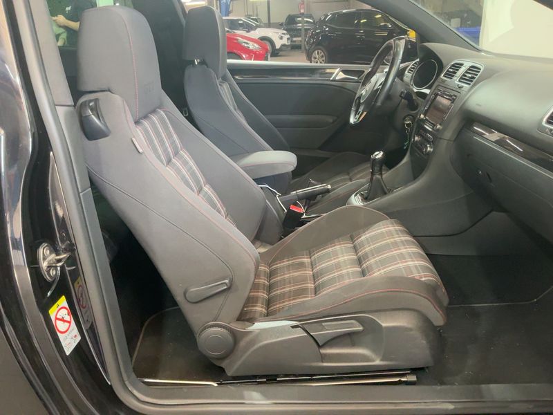 Volkswagen Golf VI 2.0 TSI GTI 2010 – снимка 16