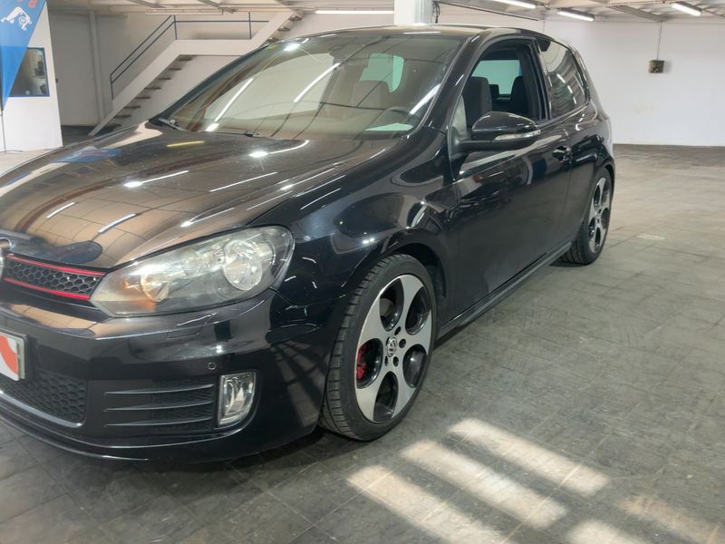 Volkswagen Golf VI 2.0 TSI GTI 2010 – снимка 2