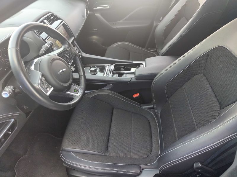 Jaguar F-Pace 25t R-Sport AWD 2020 – снимка 16