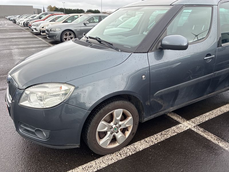 Skoda Roomster 1.6 Comfort 2009 – снимка 2