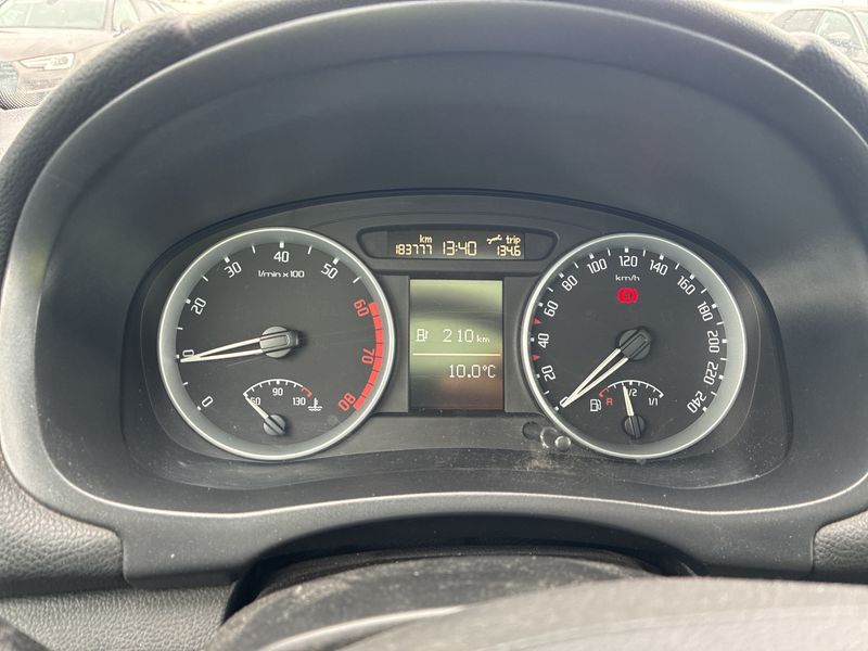 Skoda Roomster 1.6 Comfort 2009 – снимка 12