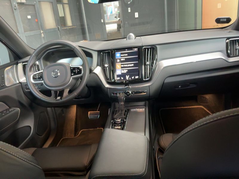Volvo XC60 2.0 T6 R-Design AWD 2019 – снимка 18