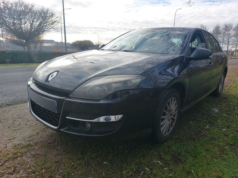 Renault Laguna 2.0 dCi Black Edition 2011 – снимка 2