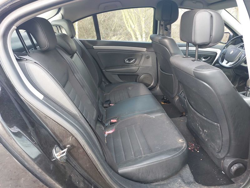 Renault Laguna 2.0 dCi Black Edition 2011 – снимка 14