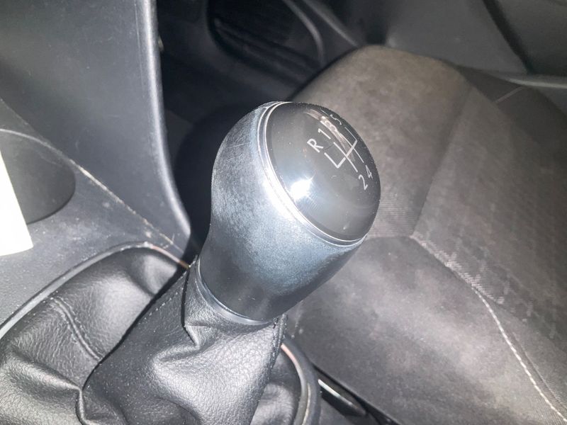 Volkswagen Polo 1.4 TDI Comfortline BlueMotion Tech 2015 – снимка 29