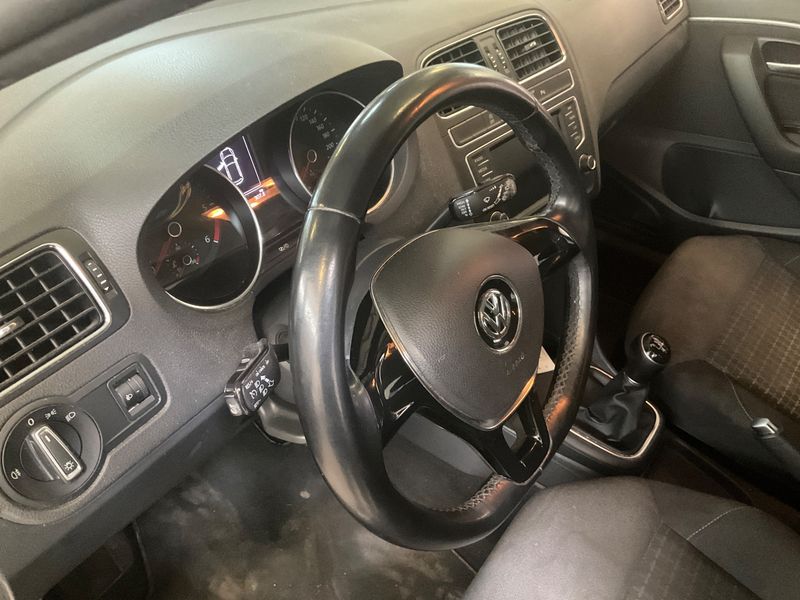 Volkswagen Polo 1.4 TDI Comfortline BlueMotion Tech 2015 – снимка 27