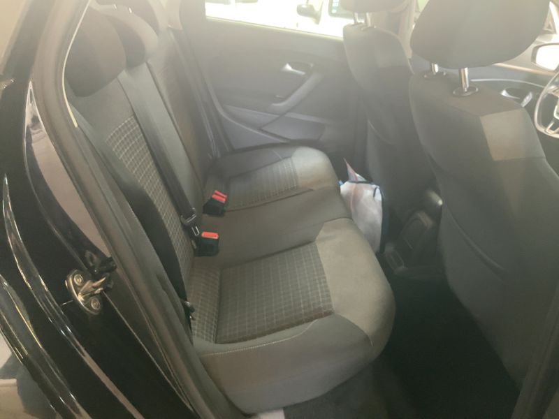 Volkswagen Polo 1.4 TDI Comfortline BlueMotion Tech 2015 – снимка 19