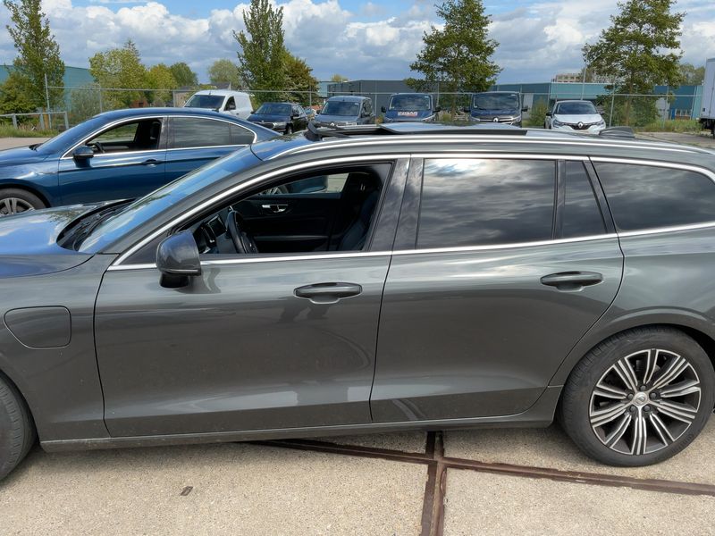 Volvo V60 2.0 T8 Plug-in Hybrid Inscription AWD 2019 – снимка 4