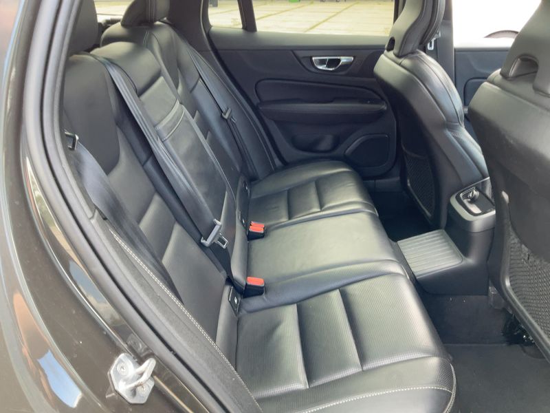 Volvo V60 2.0 T8 Plug-in Hybrid Inscription AWD 2019 – снимка 19