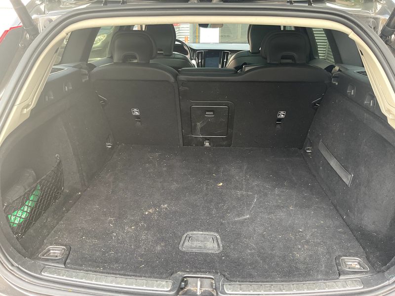 Volvo V60 2.0 T8 Plug-in Hybrid Inscription AWD 2019 – снимка 24