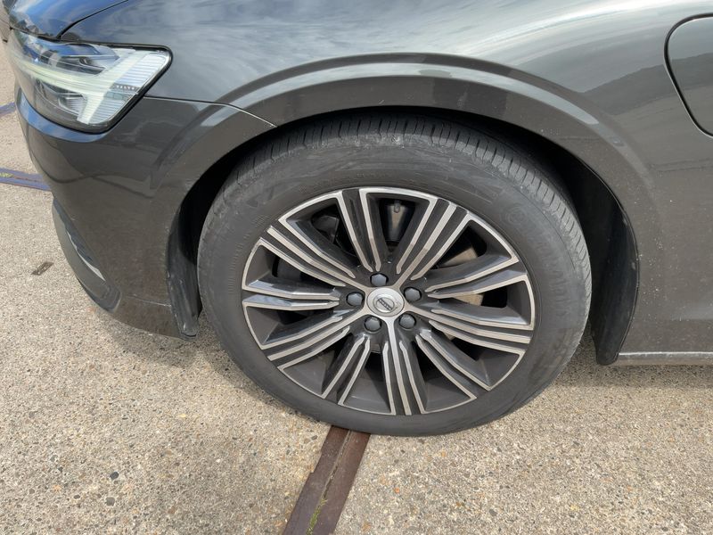 Volvo V60 2.0 T8 Plug-in Hybrid Inscription AWD 2019 – снимка 3