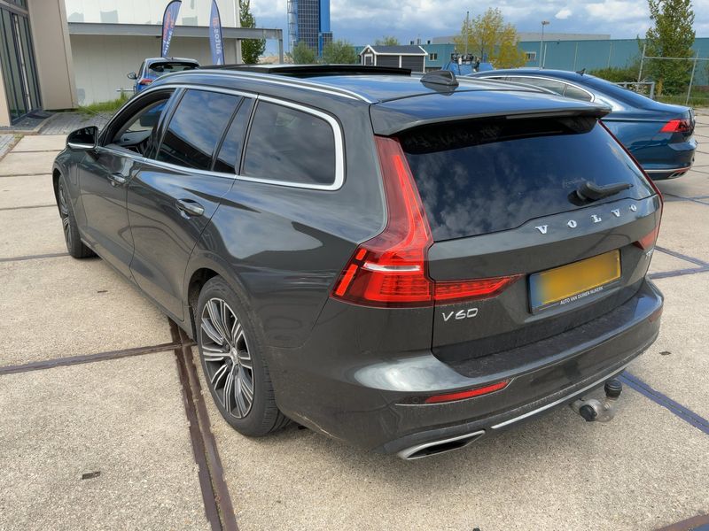 Volvo V60 2.0 T8 Plug-in Hybrid Inscription AWD 2019 – снимка 6