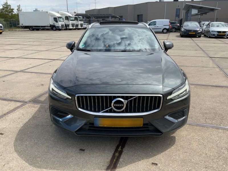 Volvo V60 2.0 T8 Plug-in Hybrid Inscription AWD 2019 – снимка 14
