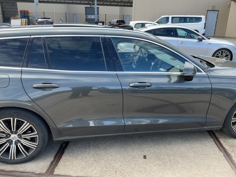 Volvo V60 2.0 T8 Plug-in Hybrid Inscription AWD 2019 – снимка 10