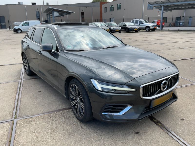 Volvo V60 2.0 T8 Plug-in Hybrid Inscription AWD 2019 – снимка 12