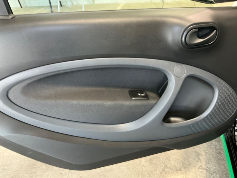 Smart fortwo electric drive 60 kW Standard 2019 – снимка 24