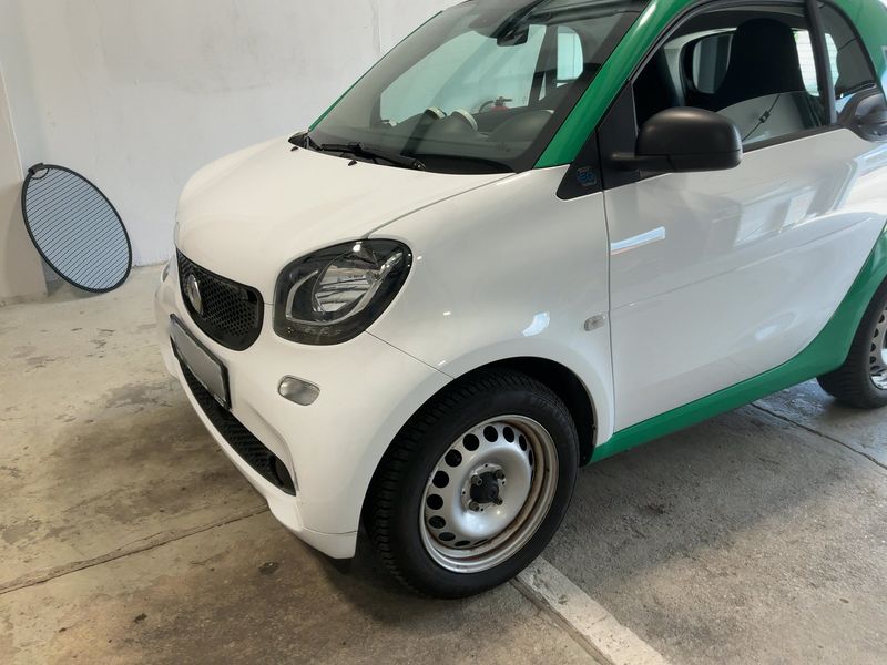 Smart fortwo electric drive 60 kW Standard 2019 – снимка 2