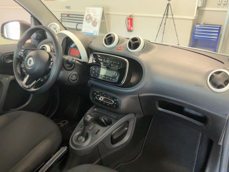 Smart fortwo electric drive 60 kW Standard 2019 – снимка 17