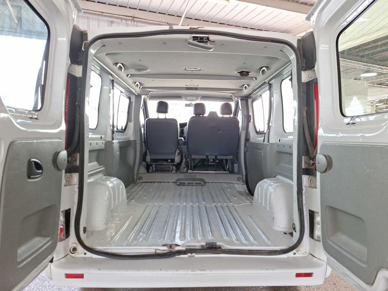 Renault Trafic 2.0 dCi Passenger Expression 2011 – снимка 9