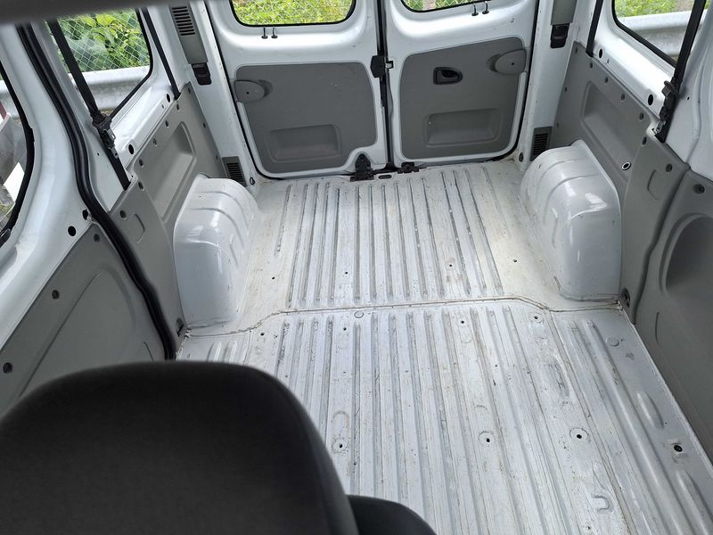 Renault Trafic 2.0 dCi Passenger Expression 2011 – снимка 51