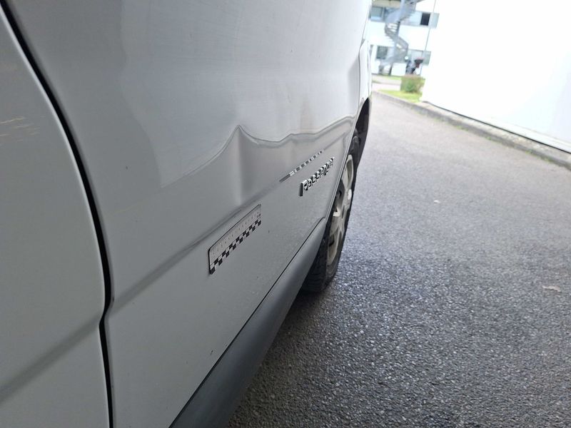Renault Trafic 2.0 dCi Passenger Expression 2011 – снимка 30