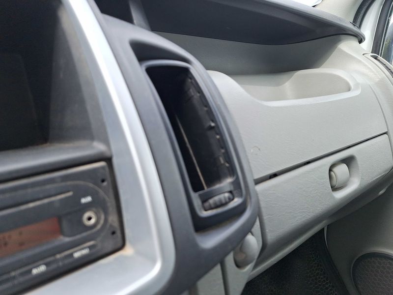 Renault Trafic 2.0 dCi Passenger Expression 2011 – снимка 56