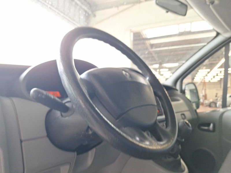 Renault Trafic 2.0 dCi Passenger Expression 2011 – снимка 62