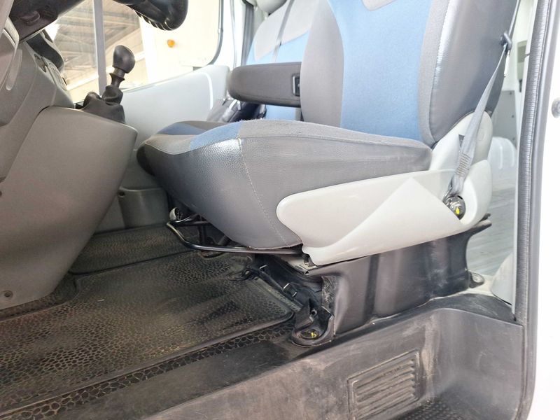 Renault Trafic 2.0 dCi Passenger Expression 2011 – снимка 59