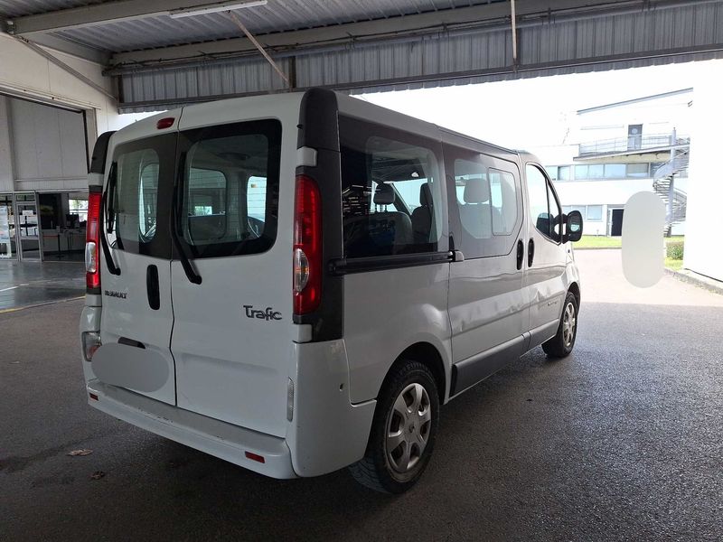 Renault Trafic 2.0 dCi Passenger Expression 2011 – снимка 5