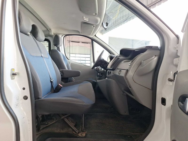 Renault Trafic 2.0 dCi Passenger Expression 2011 – снимка 10