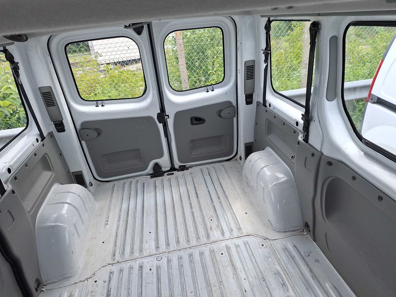 Renault Trafic 2.0 dCi Passenger Expression 2011 – снимка 55
