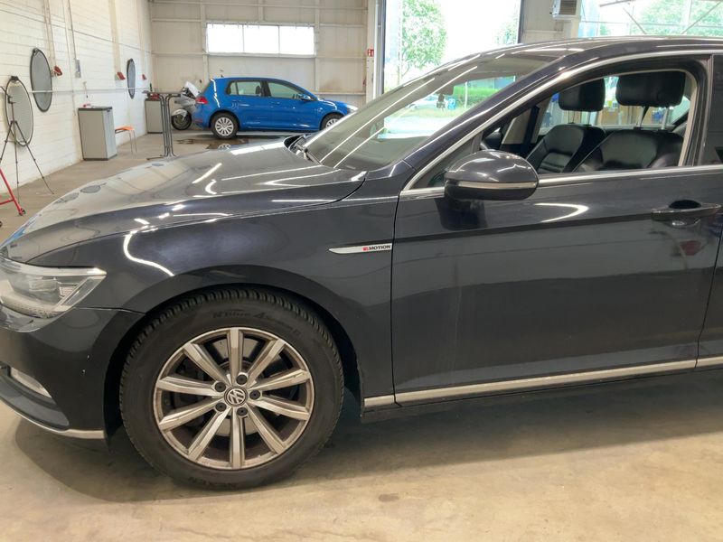 Volkswagen Passat 2.0 TSI Highline 4Motion BlueMotion Tech 2016 – снимка 2