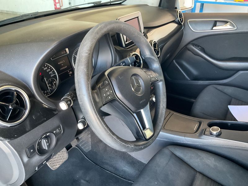 Mercedes-Benz B-Klasse B 180 CDI Executive 2012 – снимка 27