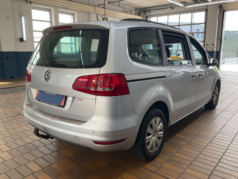 Volkswagen Sharan 2.0 TDI Trendline BlueMotion Tech 2011 – снимка 2
