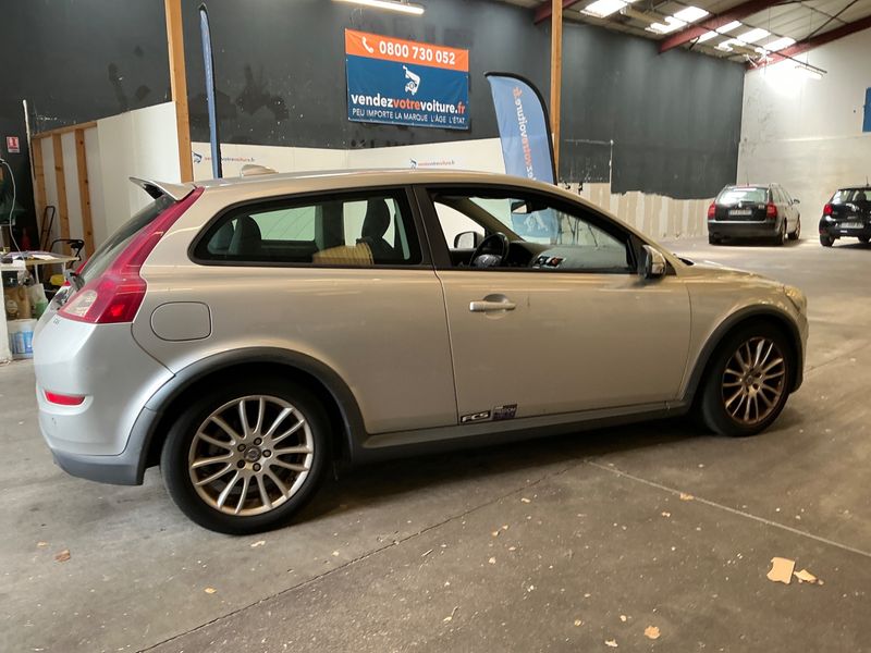 Volvo C30 2.4 D5 Momentum 2010 – снимка 2