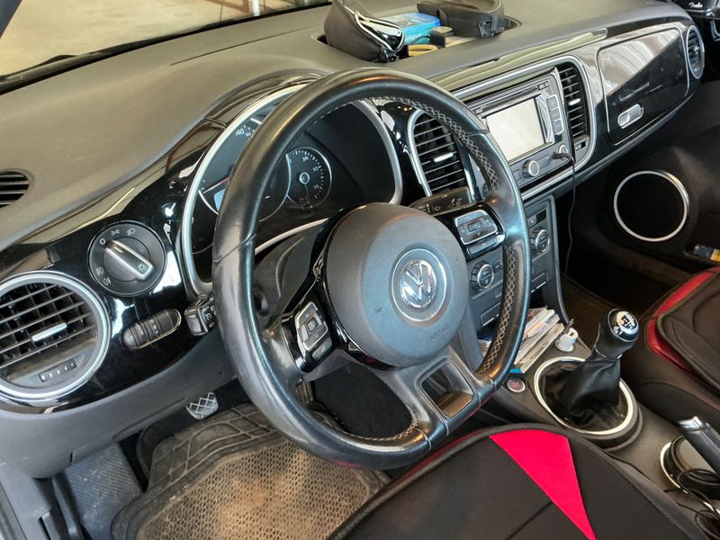 Volkswagen Beetle 1.6 TDI Vintage 2012 – снимка 30