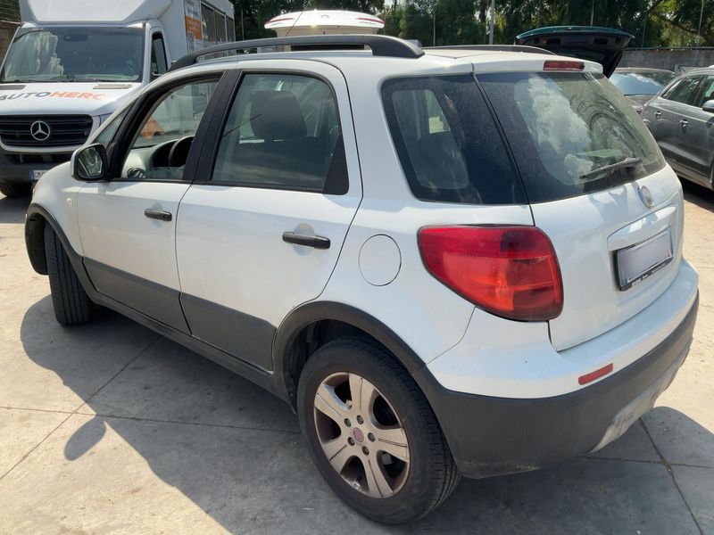 Fiat Sedici 2.0 JTDM Multijet Dynamic 4x4 2010 – снимка 6