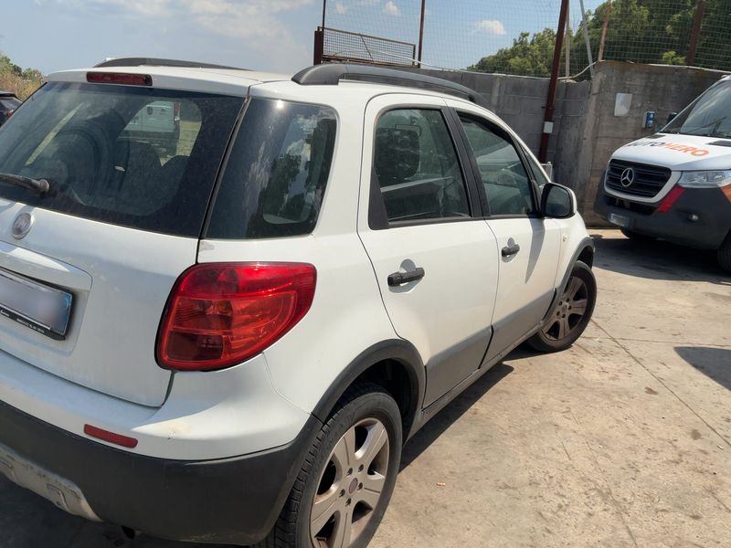 Fiat Sedici 2.0 JTDM Multijet Dynamic 4x4 2010 – снимка 8