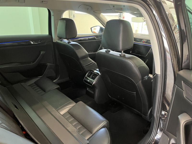 Skoda Superb 2.0 TDI Laurin & Klement 4x4 2017 – снимка 20