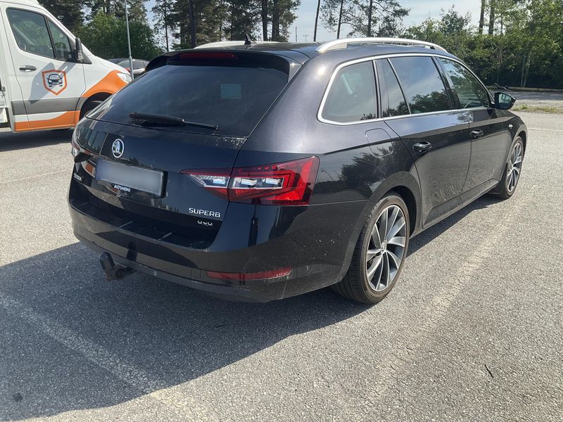 Skoda Superb 2.0 TDI Laurin & Klement 4x4 2017 – снимка 8